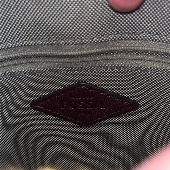Fossil Dark Red Leather Crossbody Bag - Picture 10 of 12